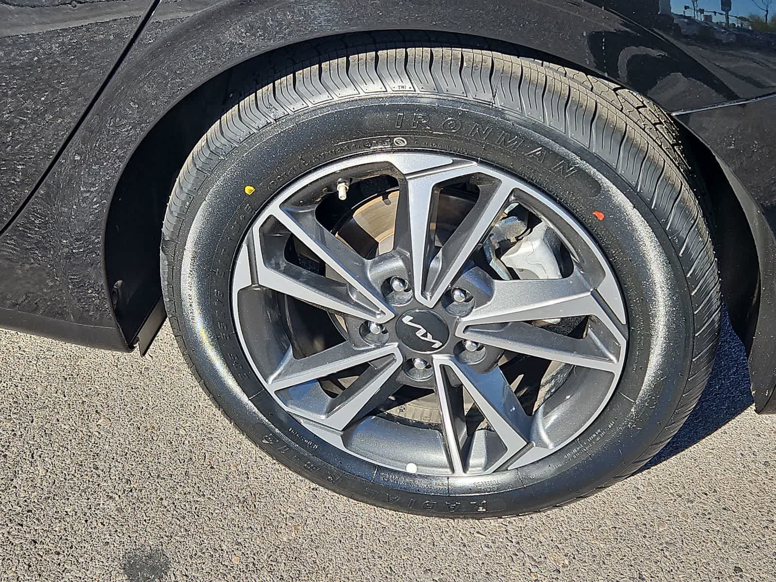 Thumbnail: 2023 Kia Forte - 14