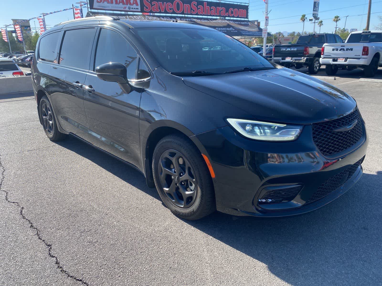 Thumbnail: 2021 Chrysler Pacifica - 3
