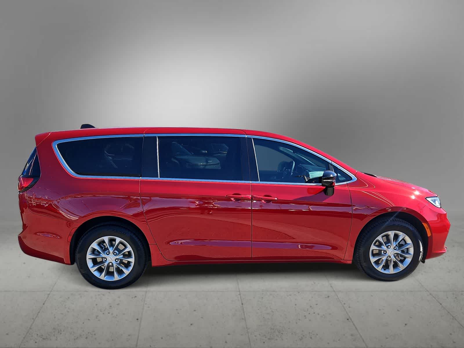 Thumbnail: 2026 Chrysler Pacifica - 9