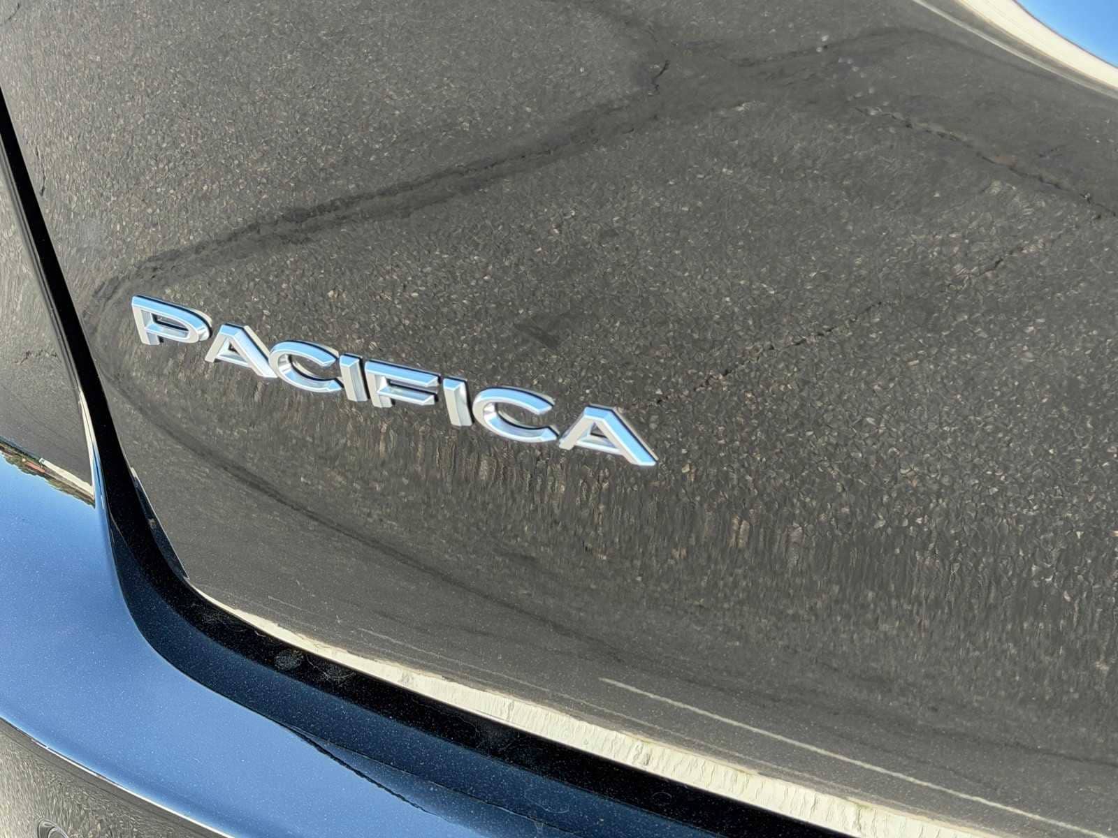 Thumbnail: 2026 Chrysler Pacifica - 32