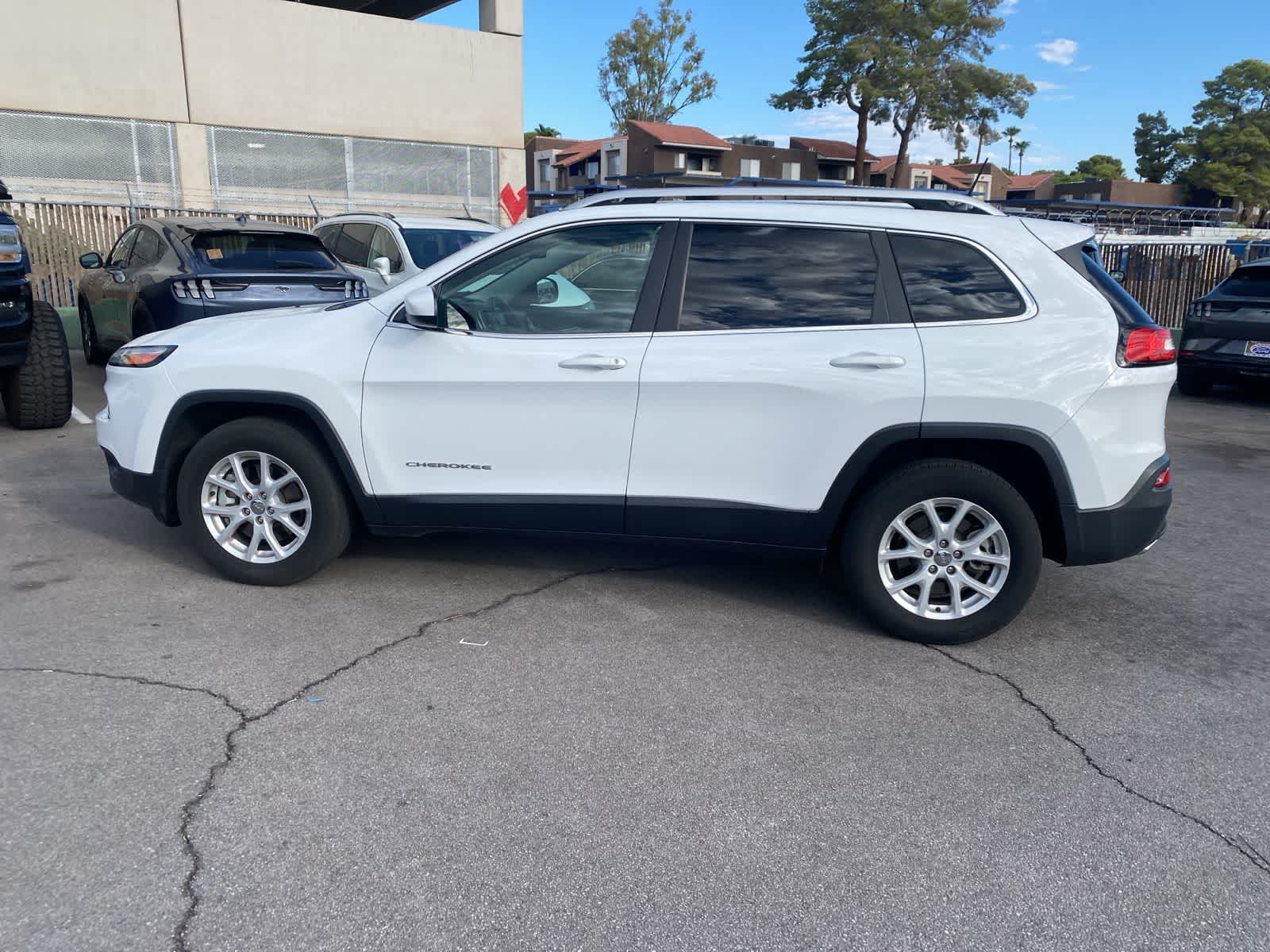 Thumbnail: 2017 Jeep Cherokee - 9