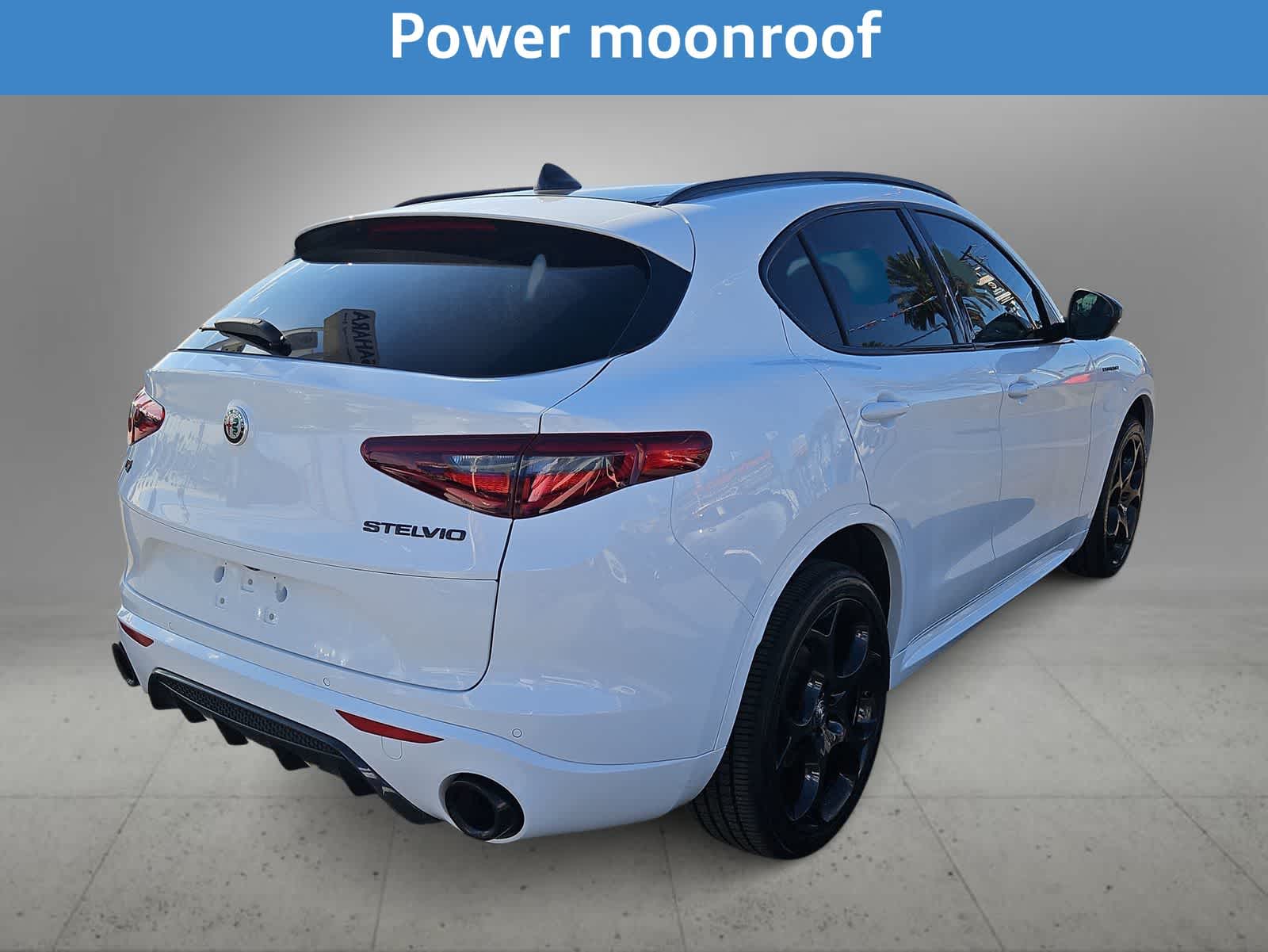 Thumbnail: 2023 Alfa Romeo Stelvio - 10