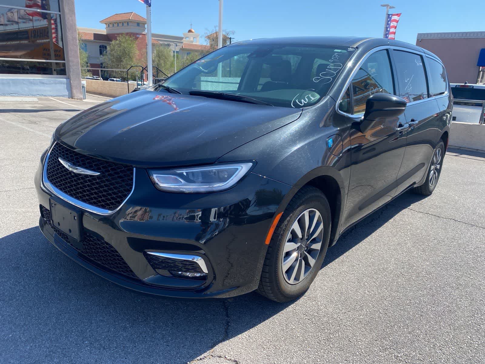 Thumbnail: 2023 Chrysler Pacifica - 1