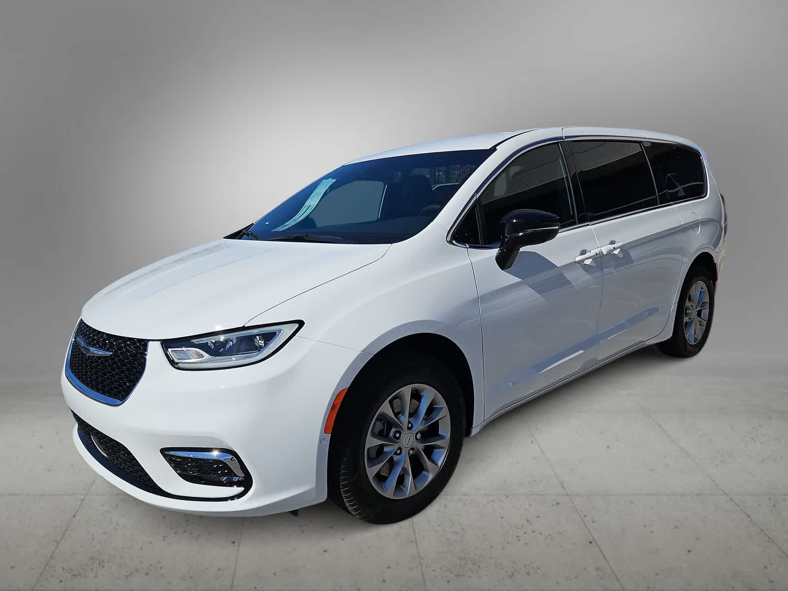 Thumbnail: 2026 Chrysler Pacifica - 4