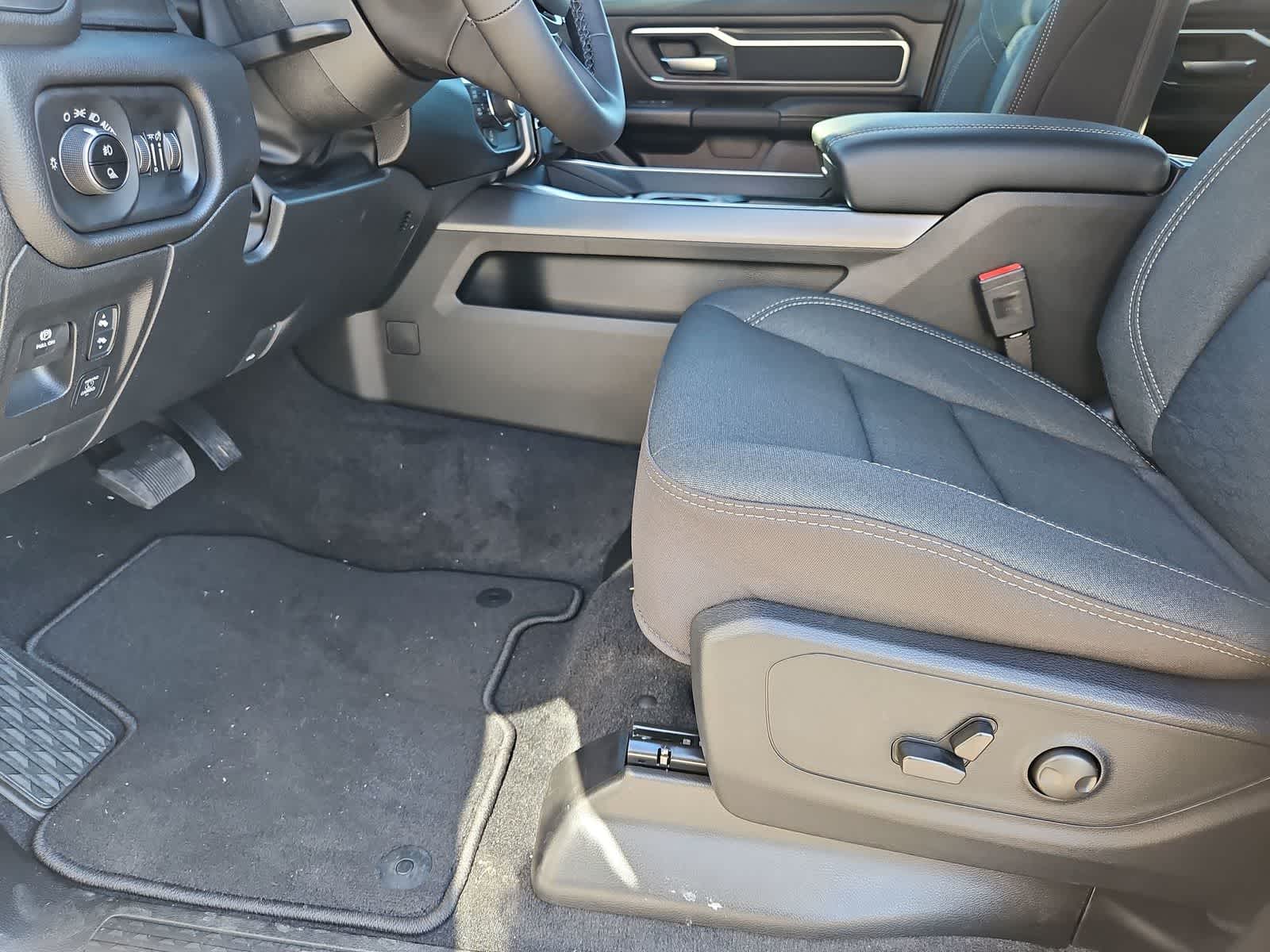 Thumbnail: 2026 RAM 1500 - 17