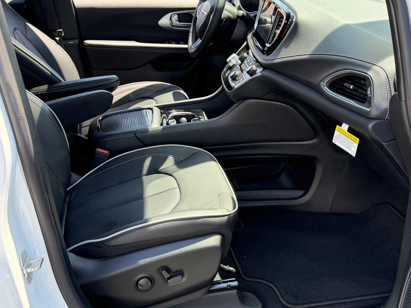 Thumbnail: 2026 Chrysler Pacifica - 28