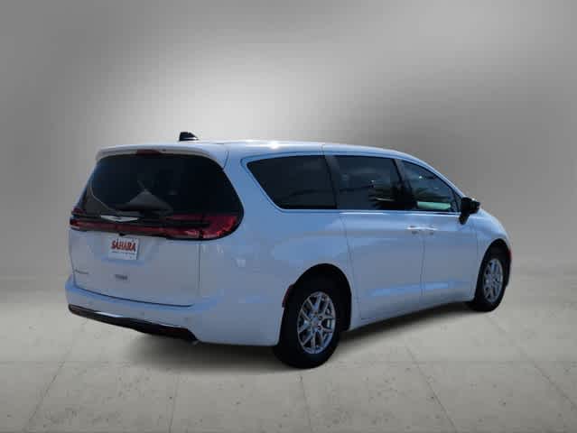 Thumbnail: 2026 Chrysler Pacifica - 8