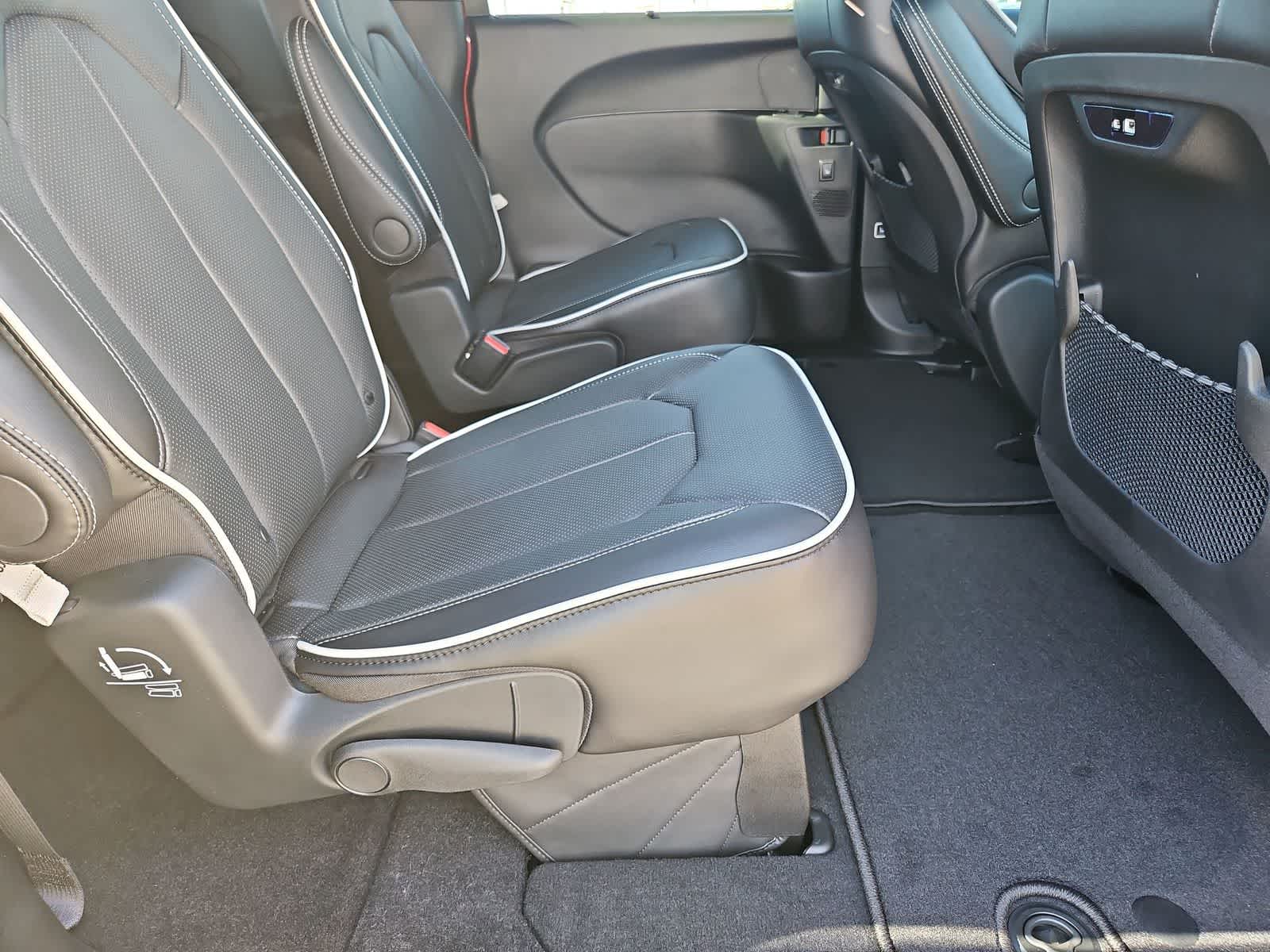 Thumbnail: 2026 Chrysler Pacifica - 20