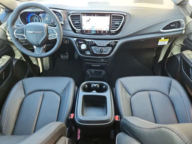 Thumbnail: 2026 Chrysler Pacifica - 15