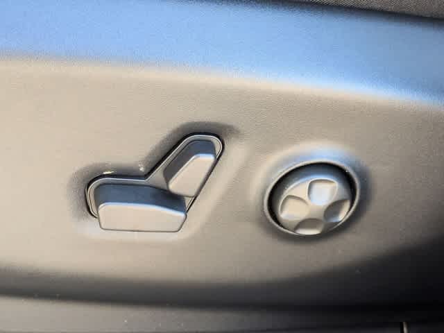 Thumbnail: 2026 Chrysler Pacifica - 18