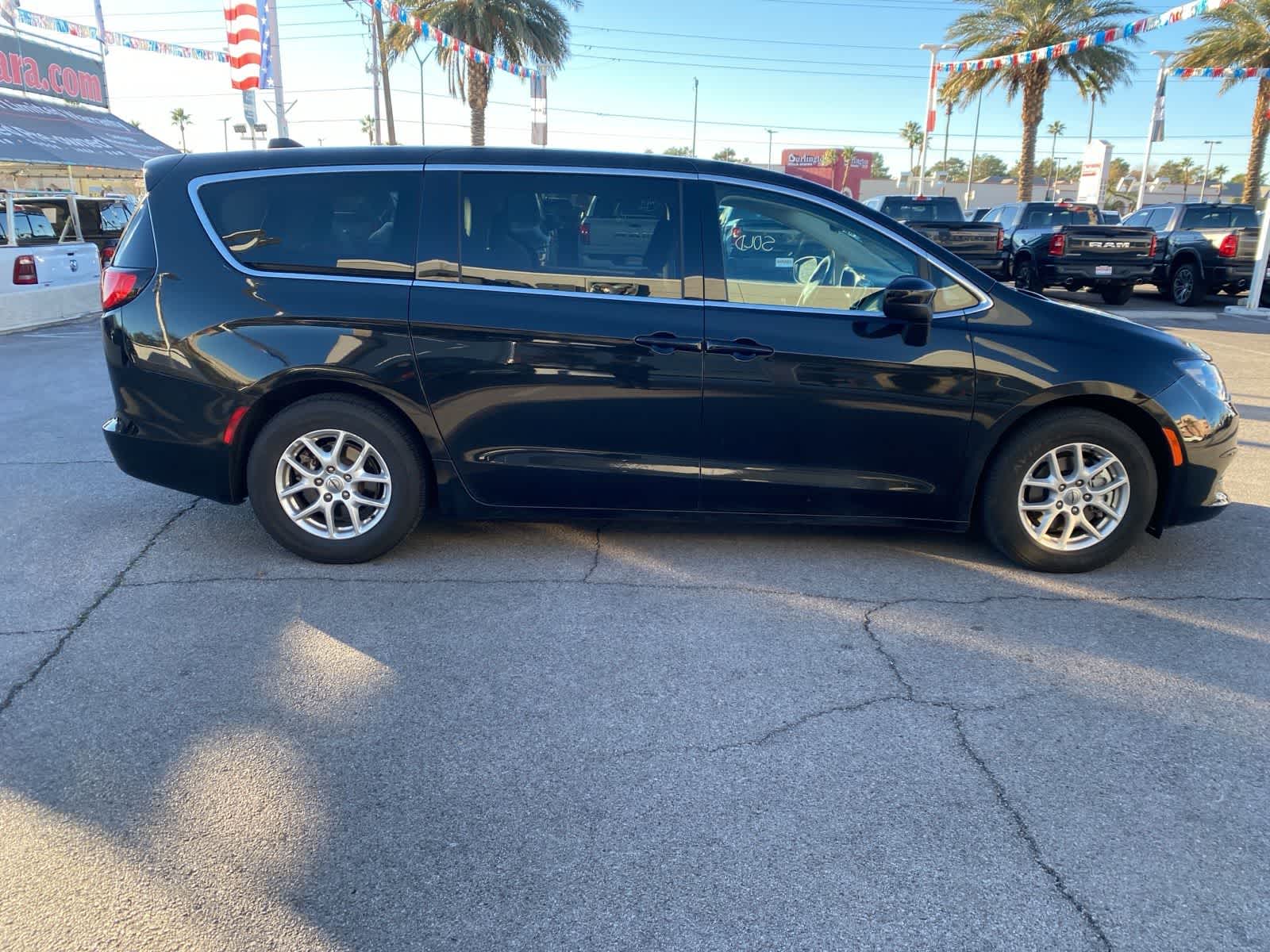 Thumbnail: 2023 Chrysler Voyager - 5