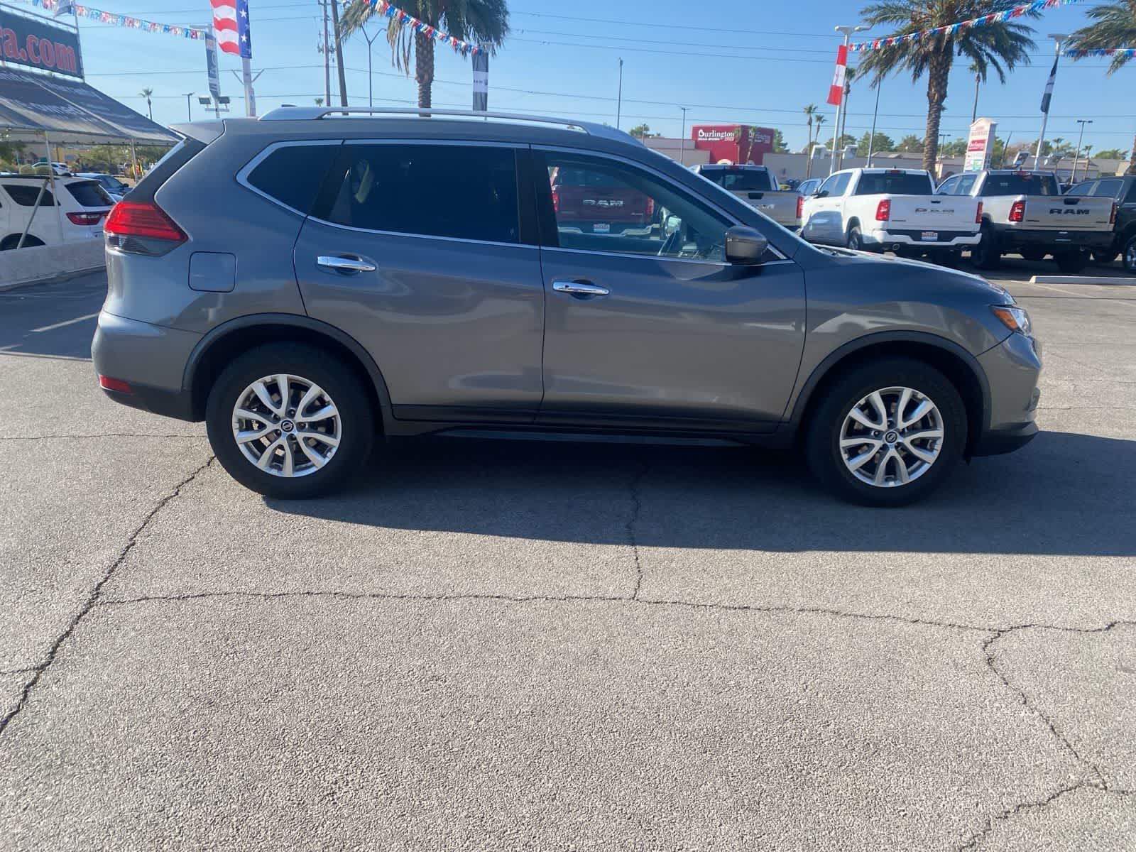 Thumbnail: 2017 Nissan Rogue - 4