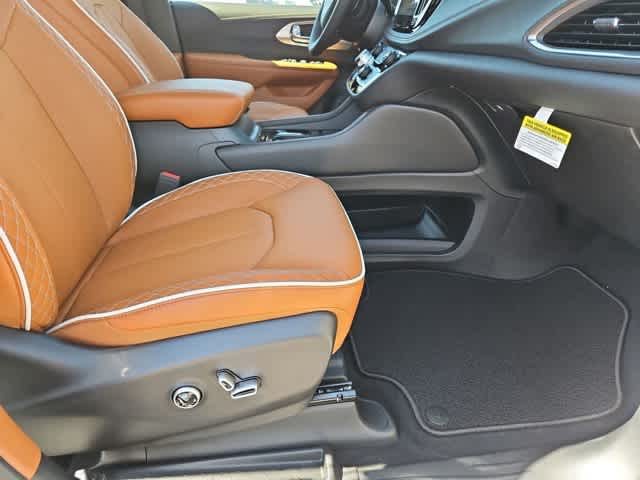 Thumbnail: 2026 Chrysler Pacifica - 21