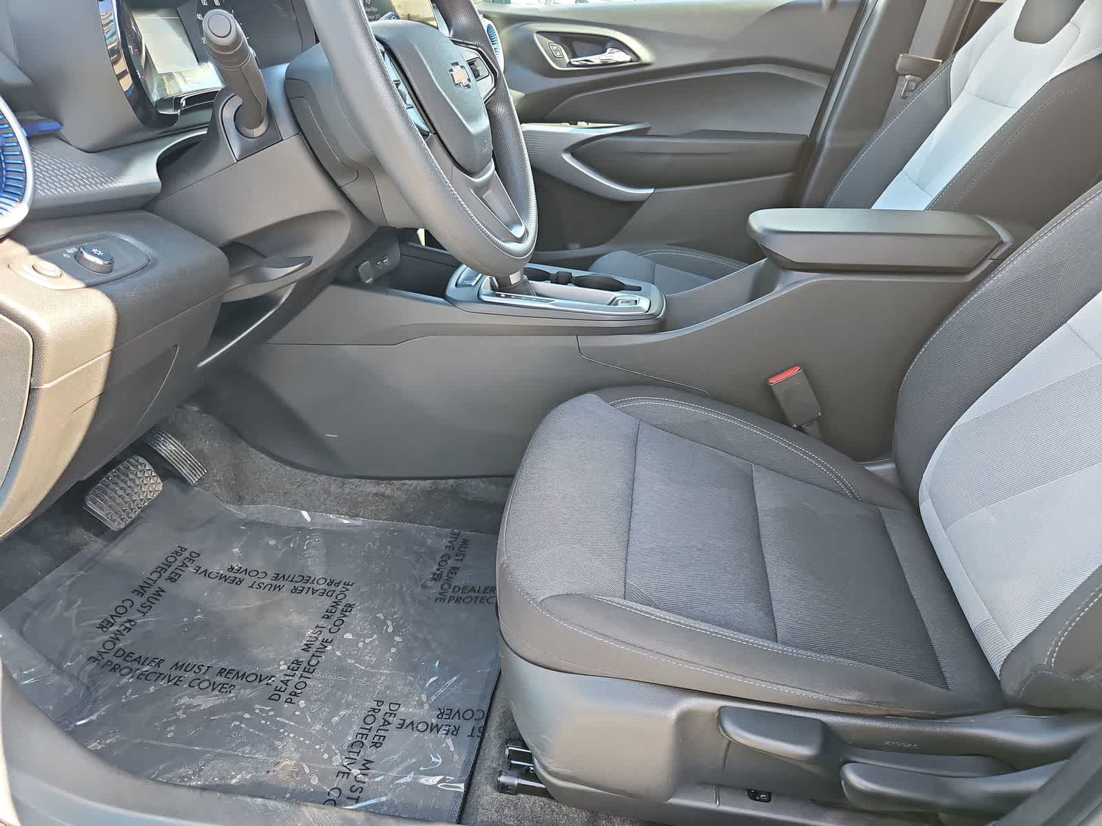 Thumbnail: 2025 Chevrolet Trax - 17