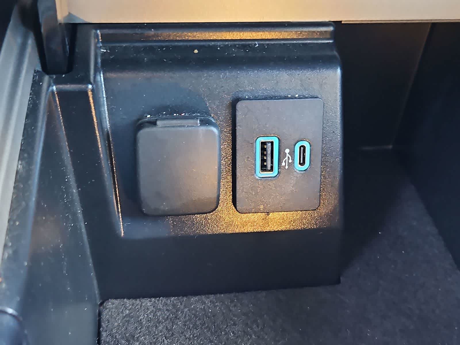 Thumbnail: 2024 Ford Explorer - 33