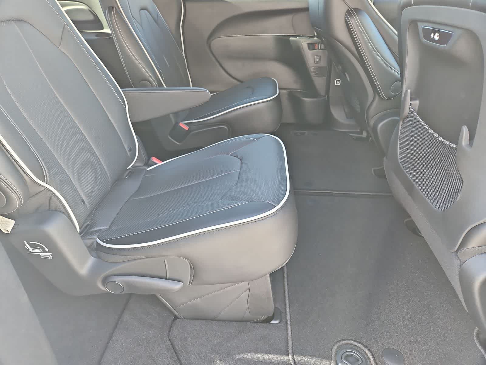 Thumbnail: 2026 Chrysler Pacifica - 20