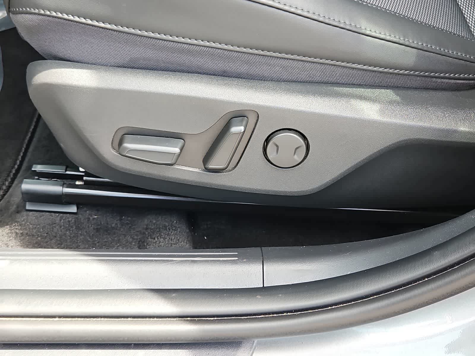Thumbnail: 2024 Kia Niro - 21