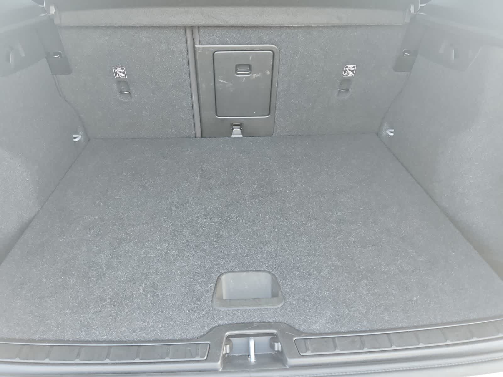 Thumbnail: 2024 Volvo XC40 - 33