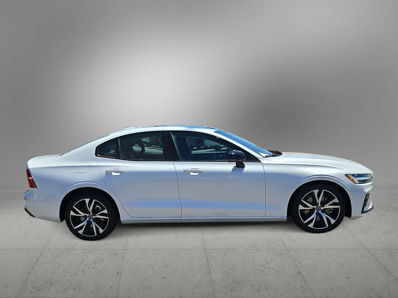 Thumbnail: 2024 Volvo S60 - 10