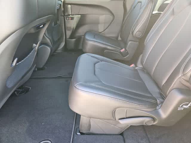 Thumbnail: 2026 Chrysler Pacifica - 19