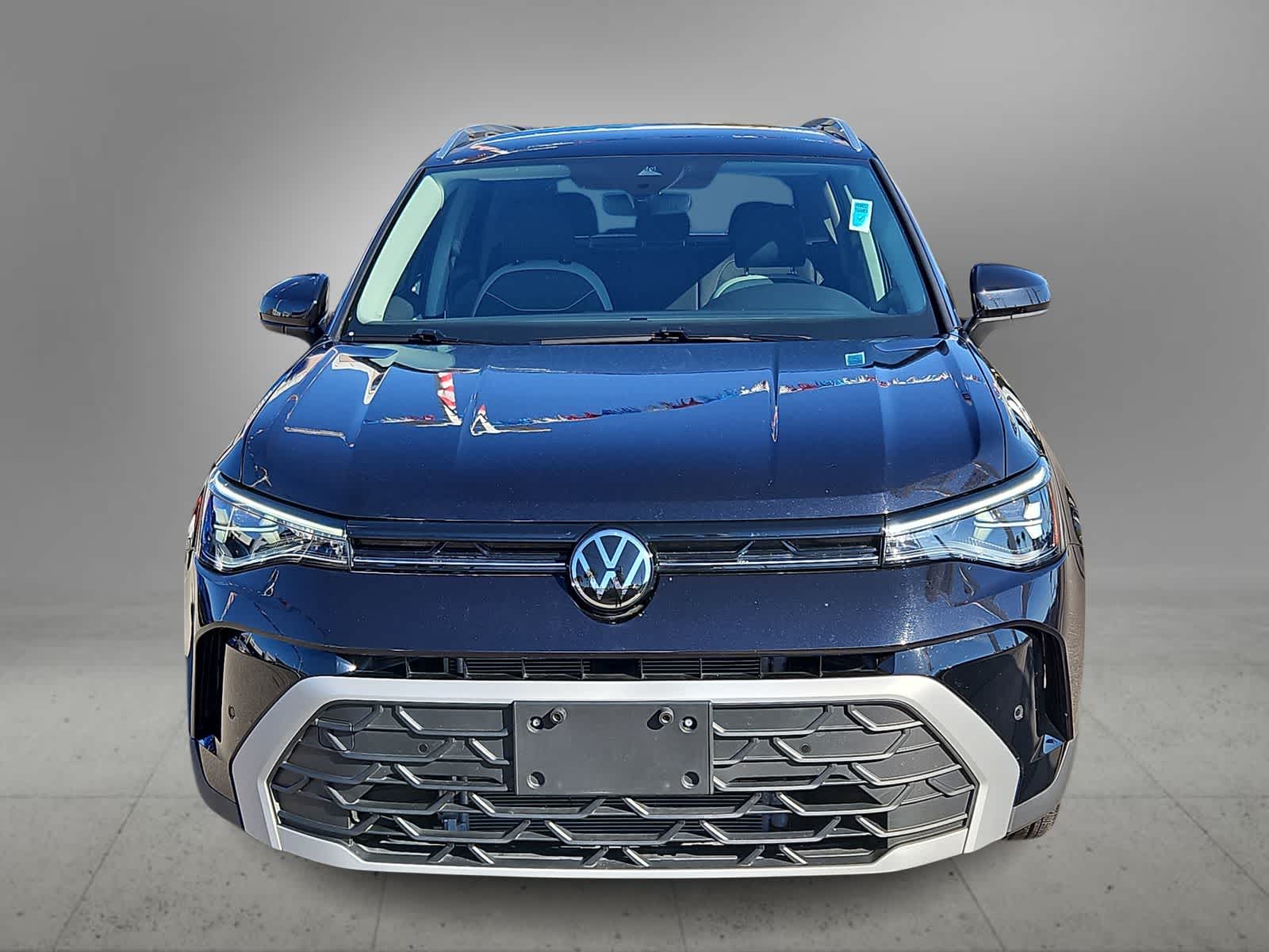 2025 Volkswagen Taos SE photo 3