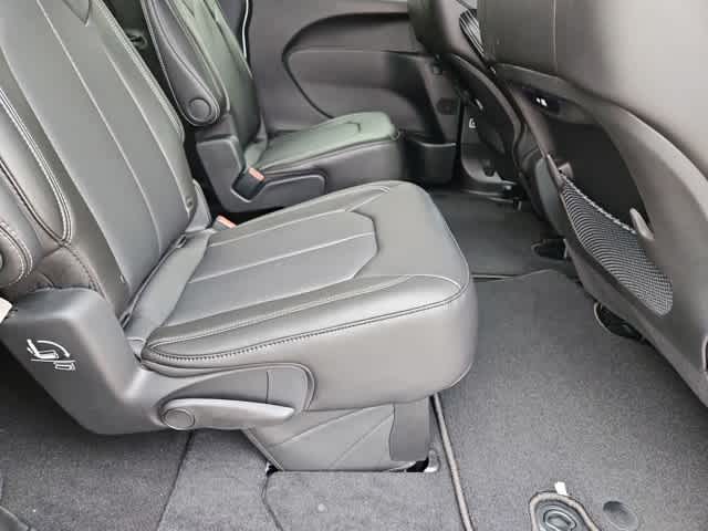 Thumbnail: 2026 Chrysler Pacifica - 24