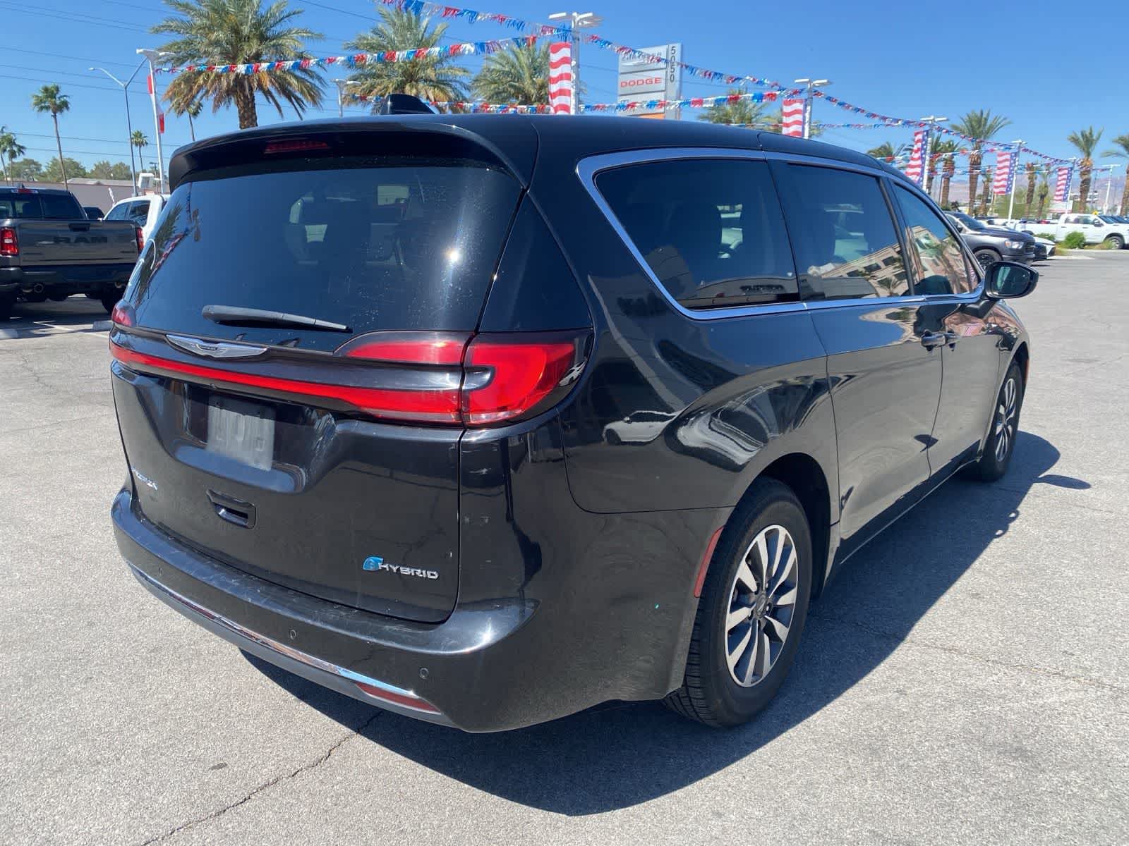 Thumbnail: 2023 Chrysler Pacifica - 7