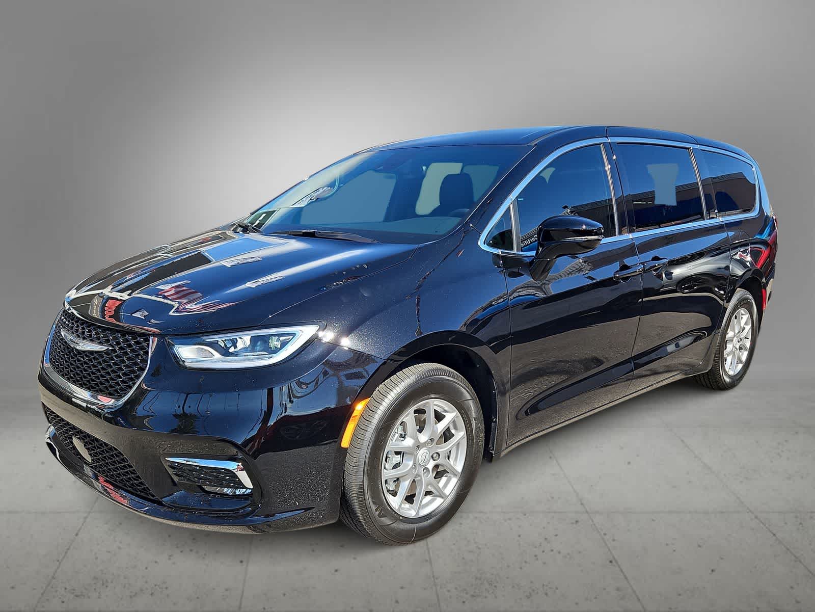 Thumbnail: 2026 Chrysler Pacifica - 4