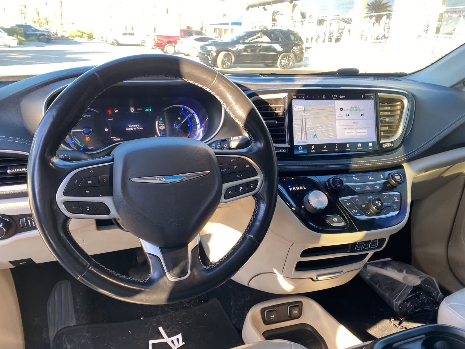 Thumbnail: 2021 Chrysler Pacifica - 11