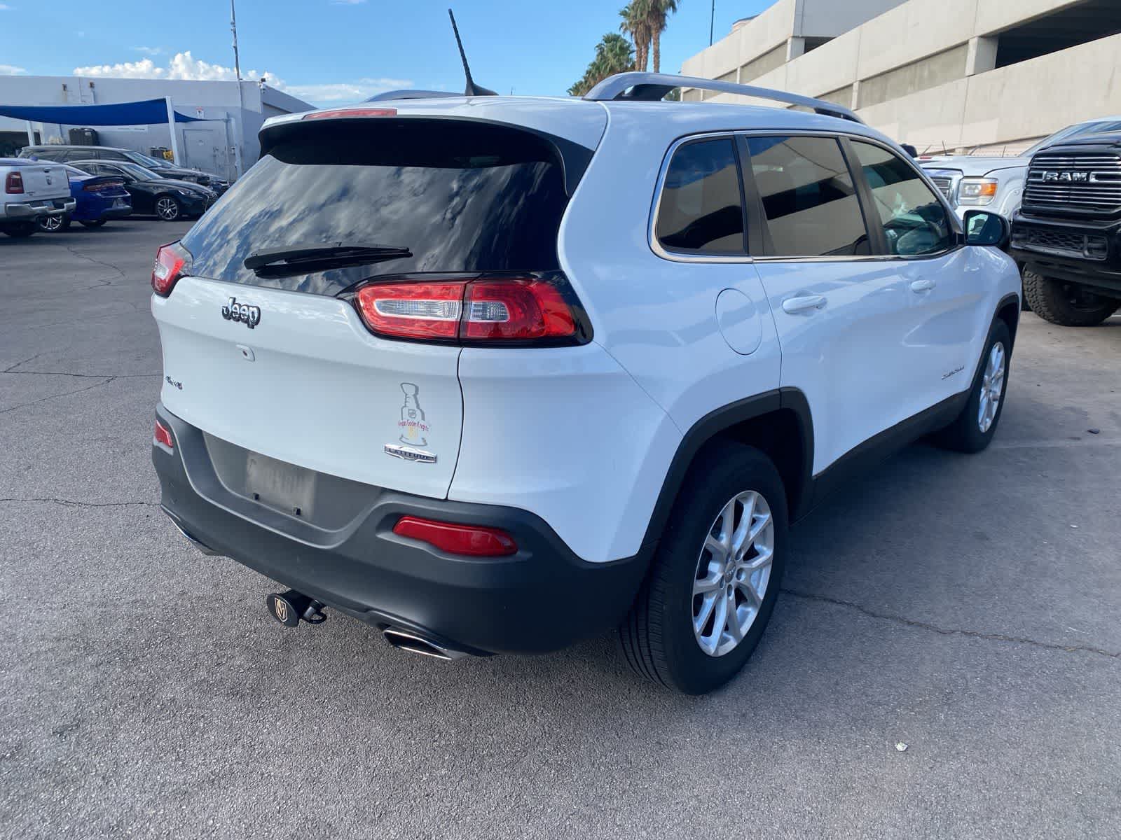 Thumbnail: 2017 Jeep Cherokee - 6