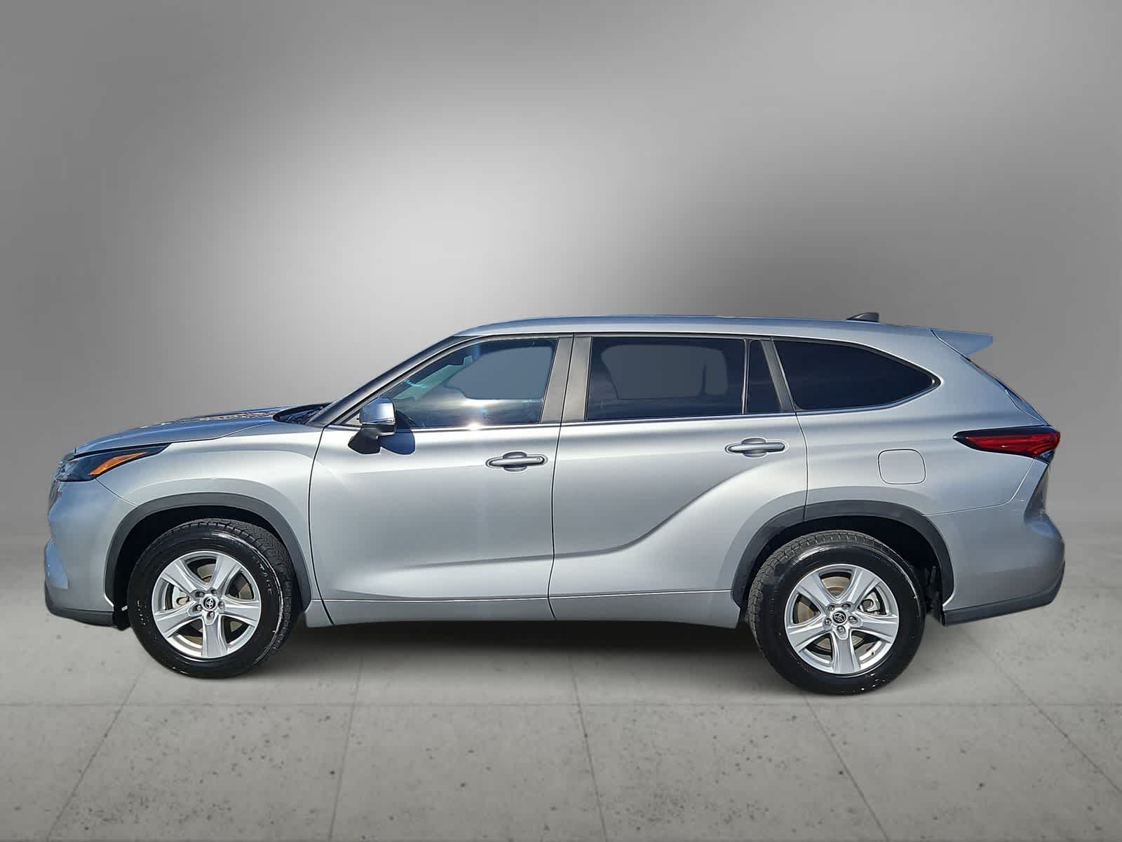 Thumbnail: 2023 Toyota Highlander - 6
