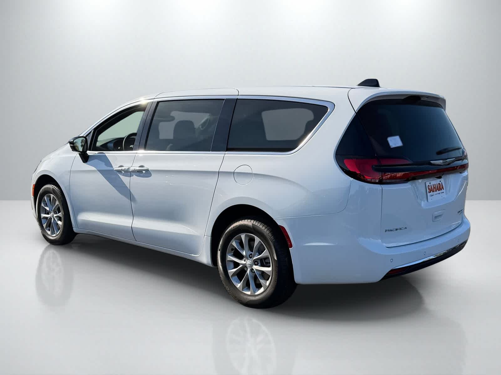 Thumbnail: 2026 Chrysler Pacifica - 4