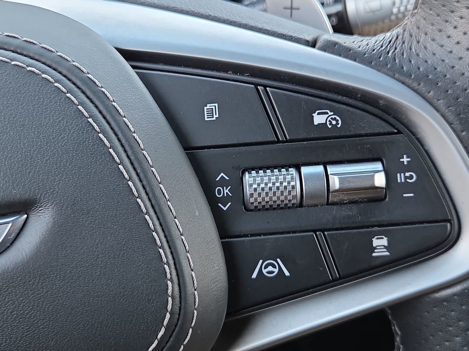 Thumbnail: 2023 Genesis GV70 - 25