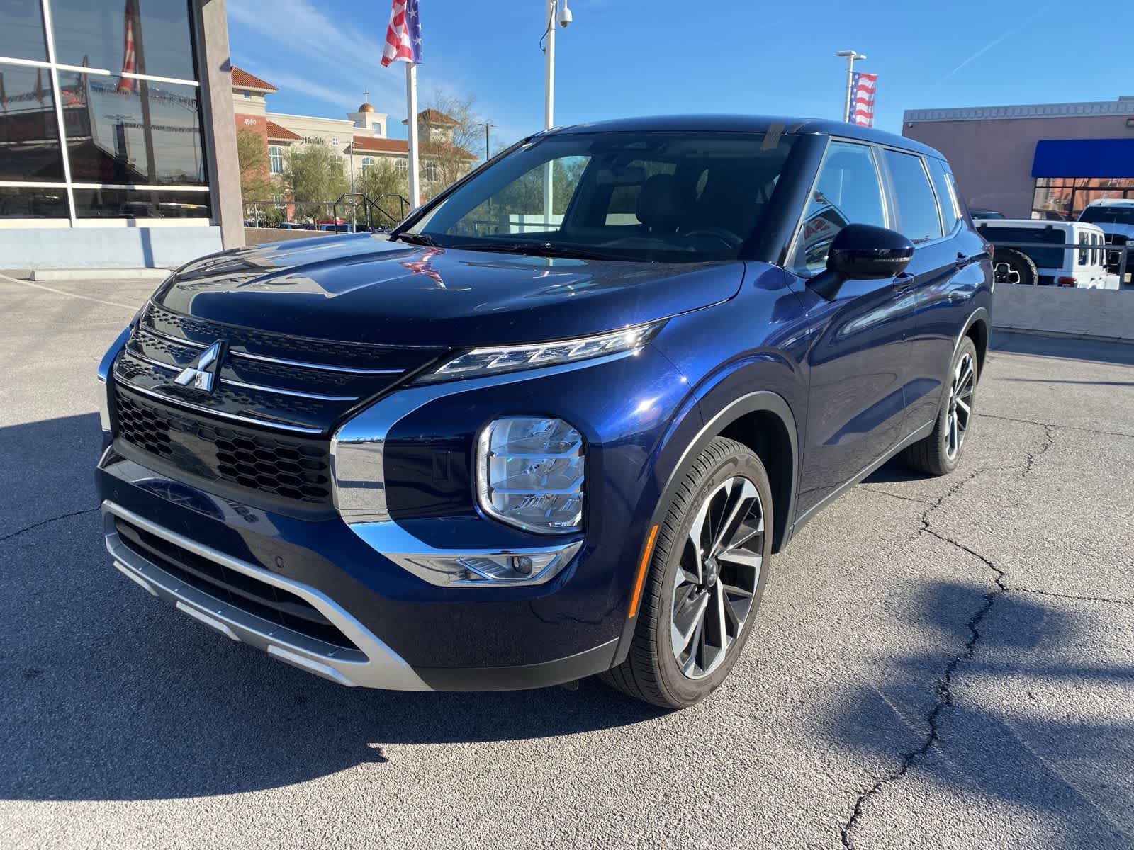 2024 Mitsubishi Outlander SE's photo