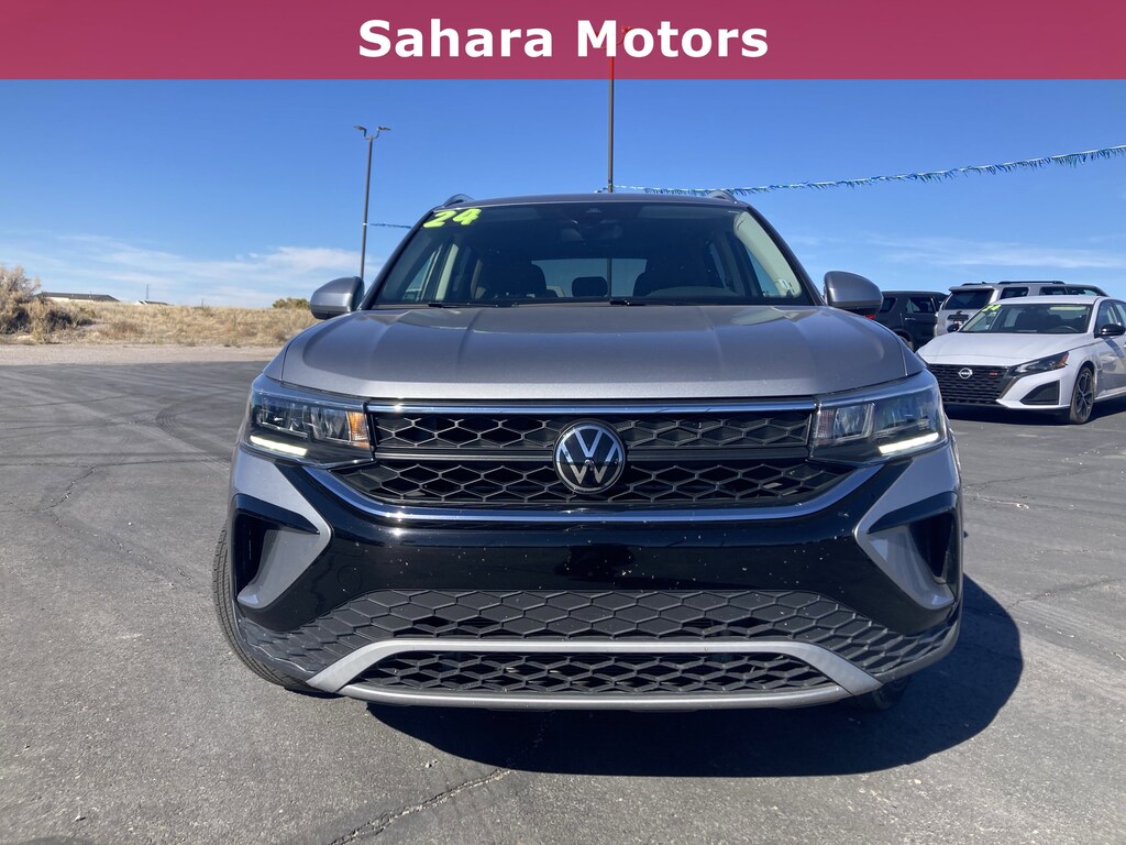 Used 2024 Volkswagen Taos SE SE 4MOTION