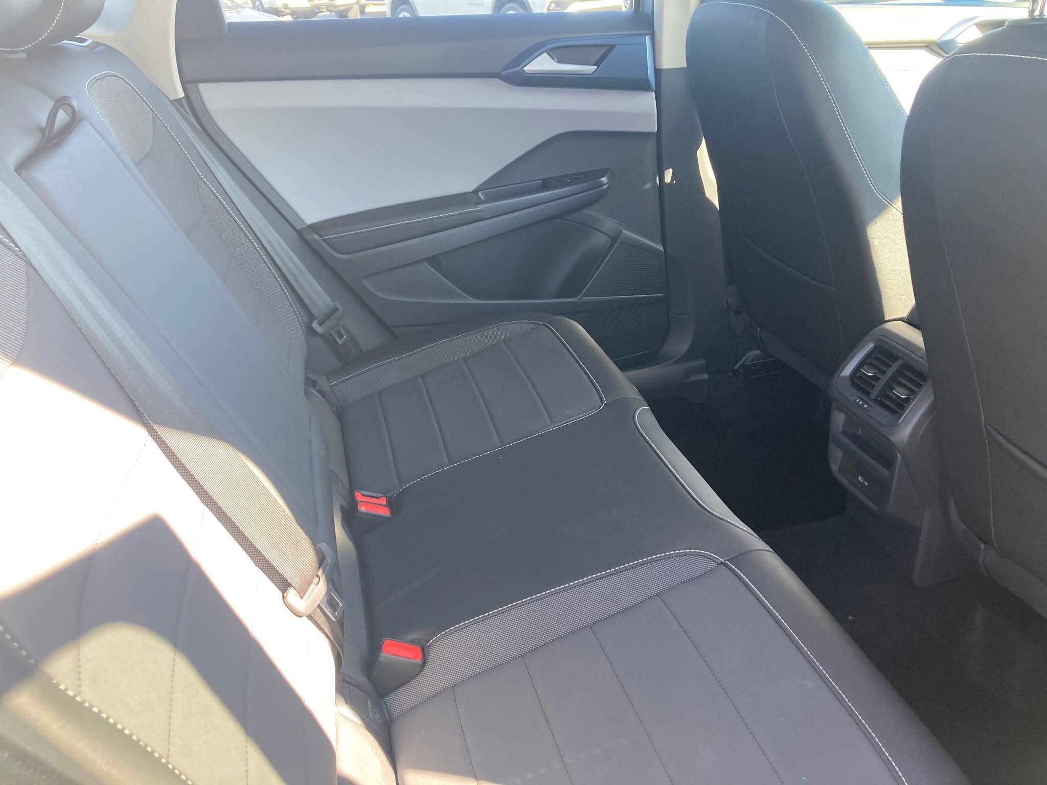 2024 Volkswagen Taos SE - Photo 8