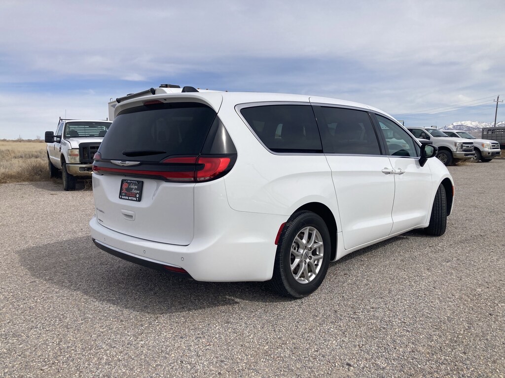 Used 2024 Chrysler Pacifica Touring L Touring L FWD