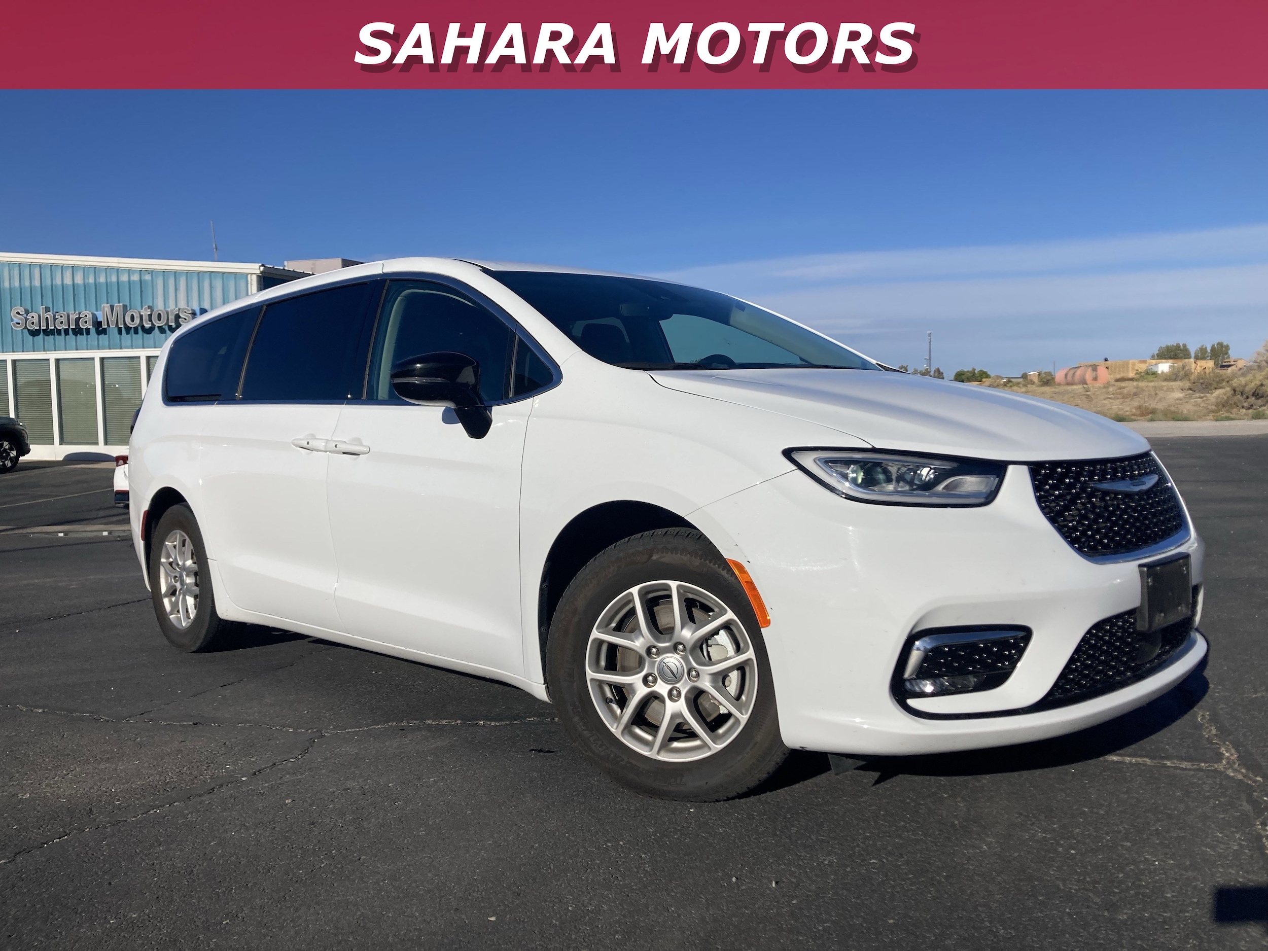 2024 Chrysler Pacifica Touring L's photo