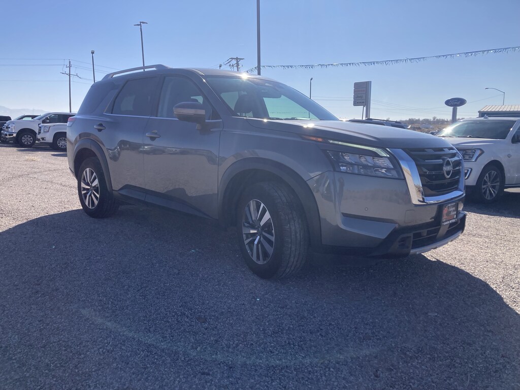 Used 2025 Nissan Pathfinder SL SL 4WD