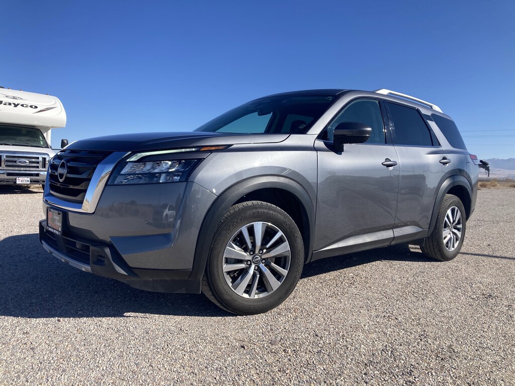 Used 2025 Nissan Pathfinder SL SL 4WD