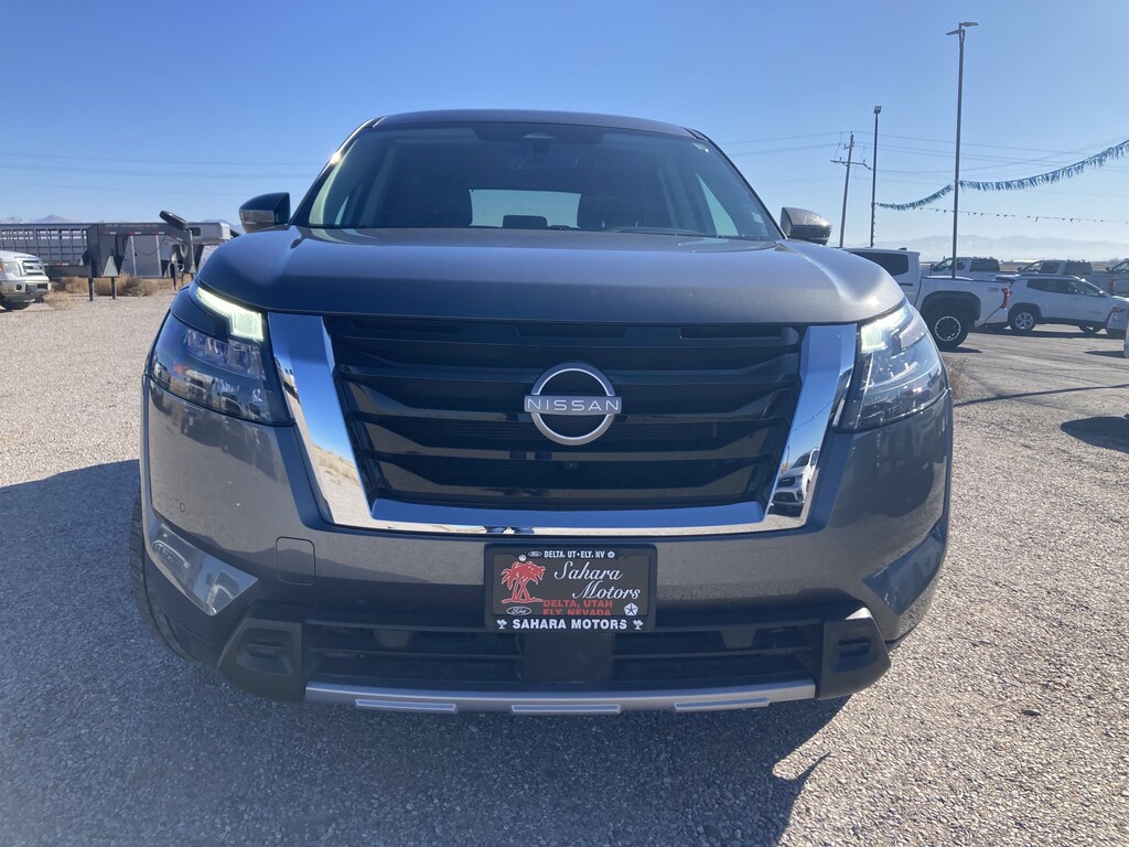 Used 2025 Nissan Pathfinder SL SL 4WD