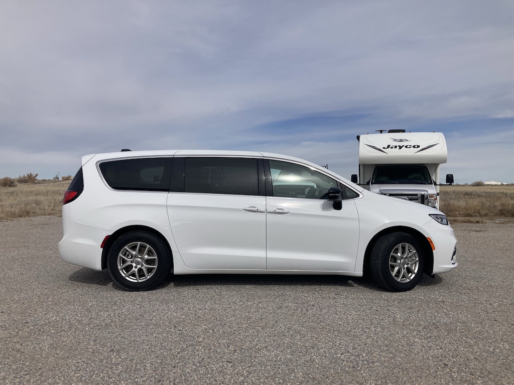 Used 2024 Chrysler Pacifica Touring L Touring L FWD