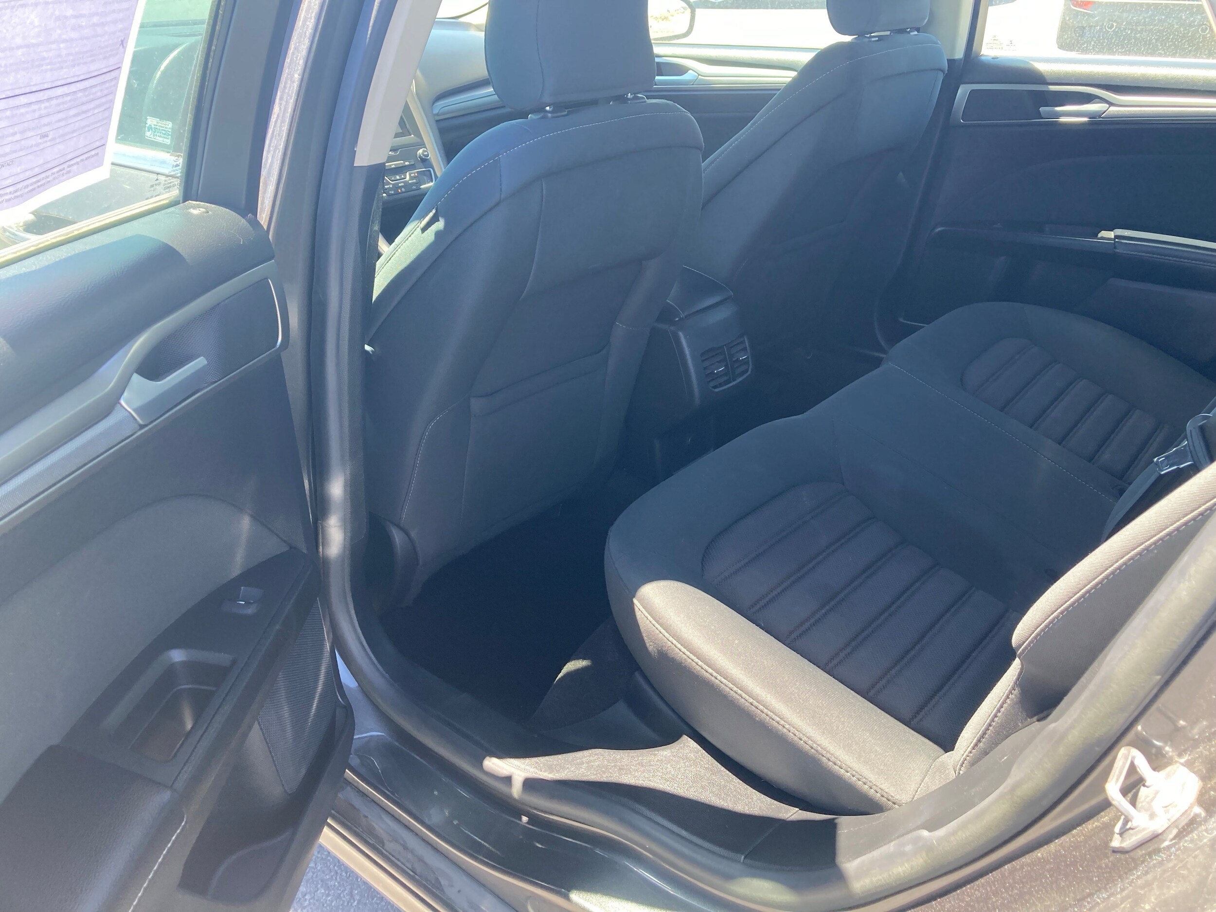 2019 Ford Fusion SE - Photo 11