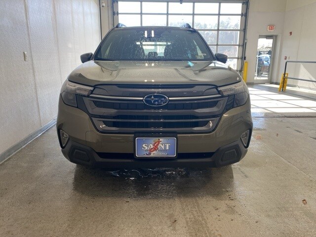 2025 Subaru Forester Premium photo 3