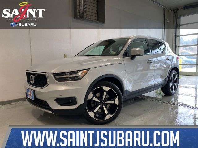 2021 Volvo XC40 Momentum