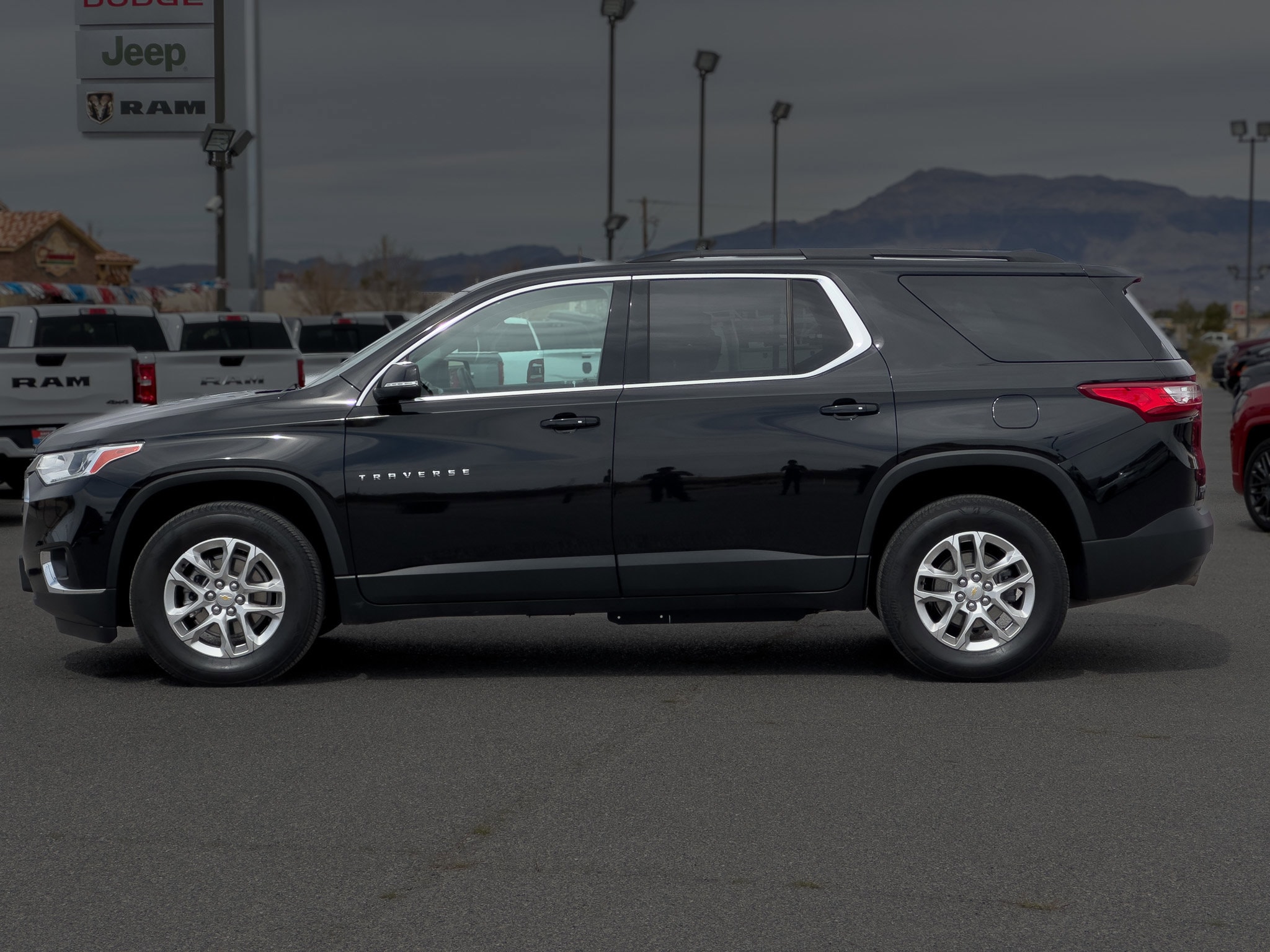 Used 2021 Chevrolet Traverse 1LT with VIN 1GNERGKW6MJ207036 for sale in Pahrump, NV