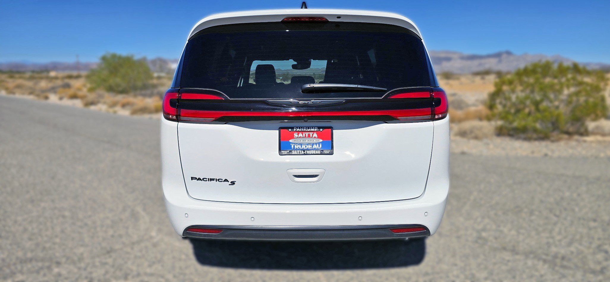 2024 Chrysler Pacifica Touring L photo 4