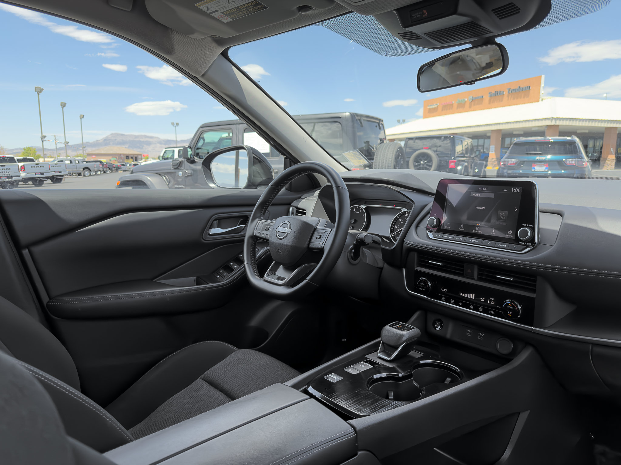2025 Nissan Rogue SV - Photo 9