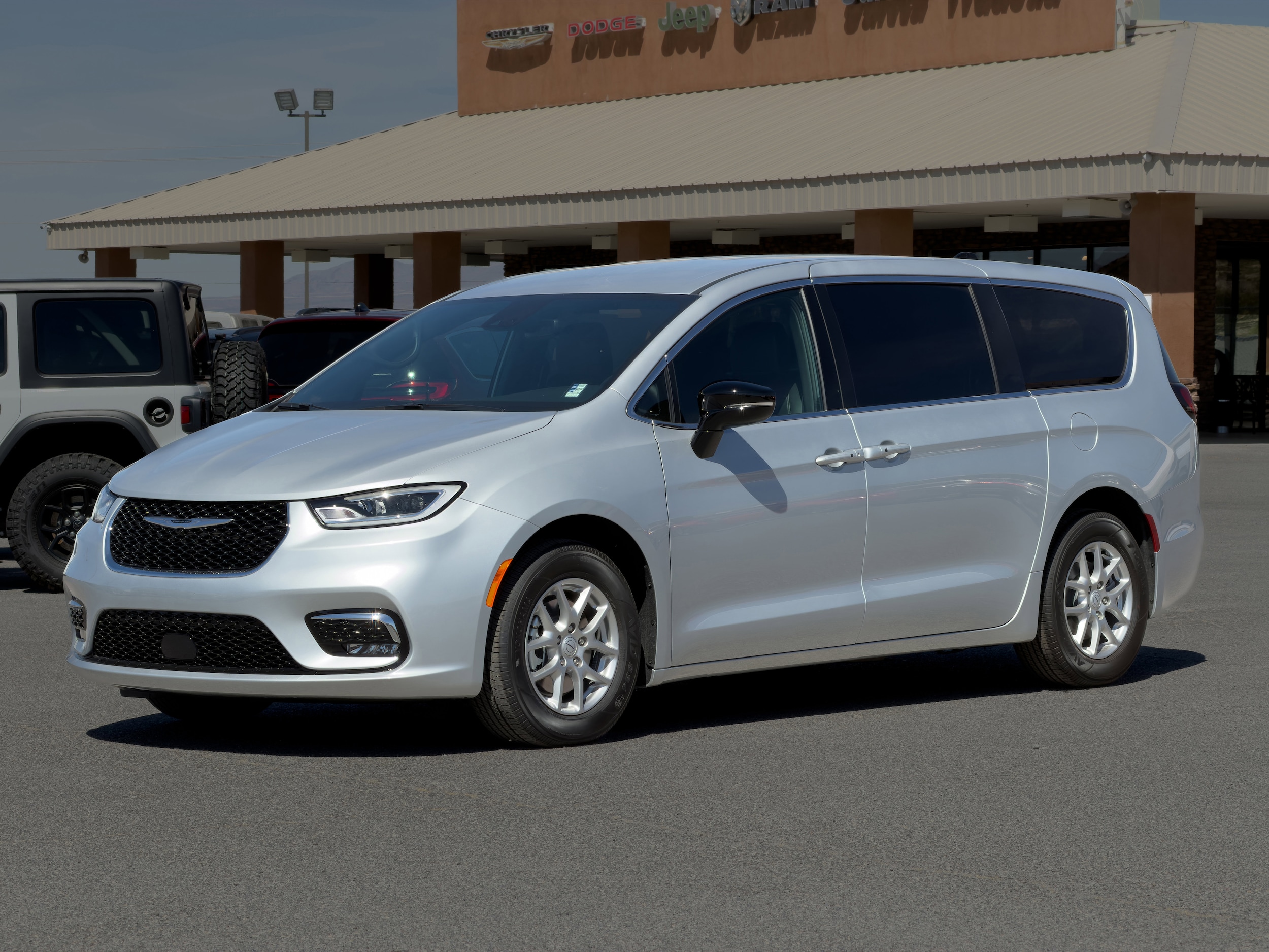 2026 Chrysler Pacifica Select's photo