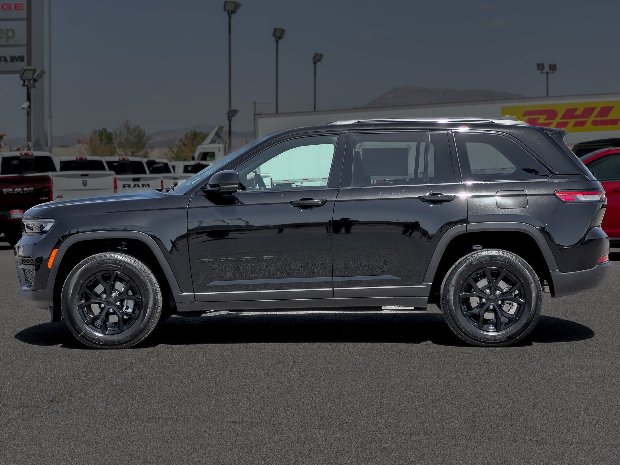 2025 Jeep Grand Cherokee Altitude X photo 2